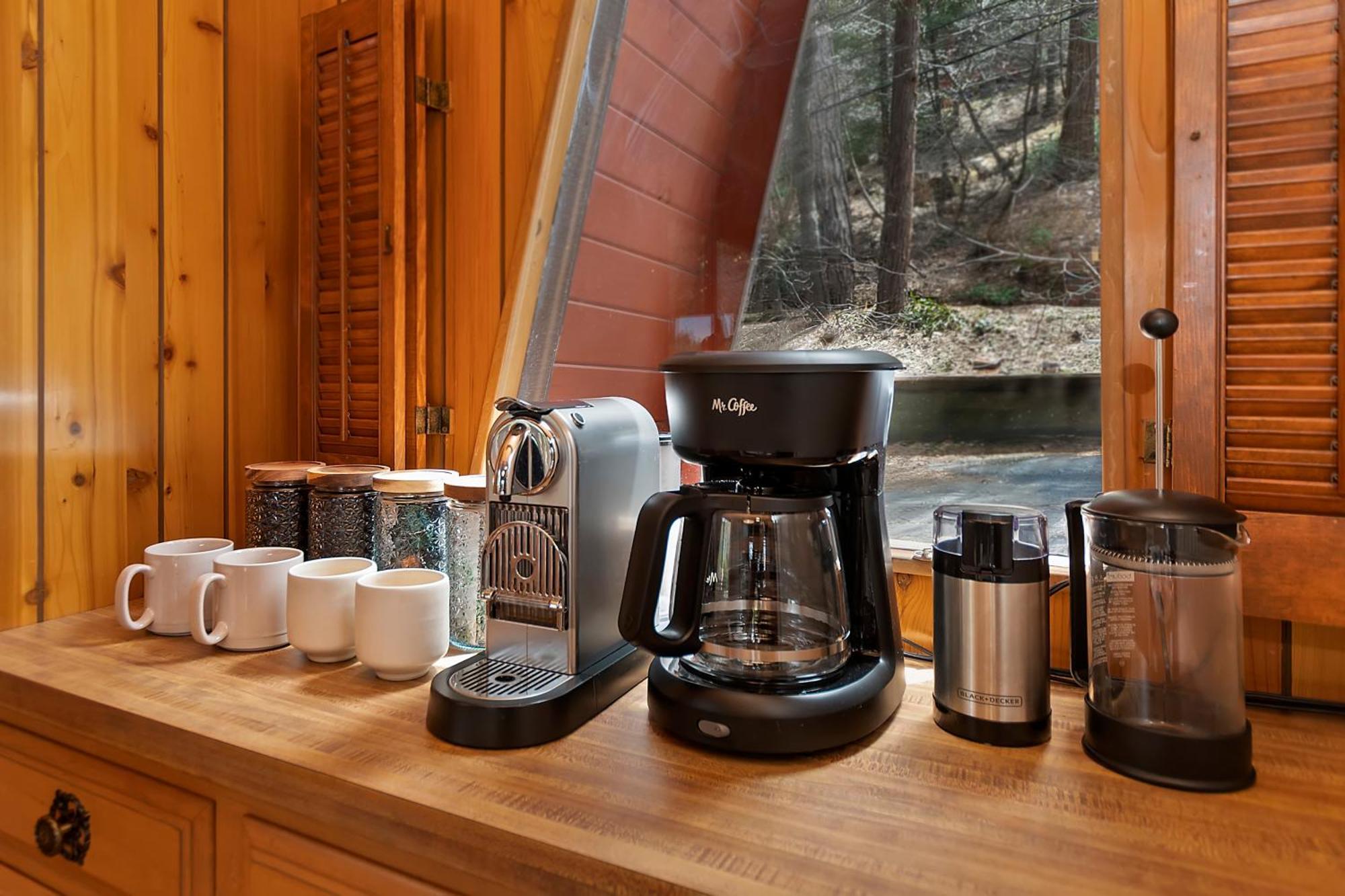 Pet & Kid Friendly Cozy Cabin, Bbq, Firepit, Outdoor Dining, Forest Views レイク・アローヘッド エクステリア 写真